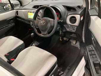 TOYOTA VITZ 2011 Image 5