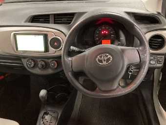 TOYOTA VITZ 2011 Image 6