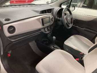 TOYOTA VITZ 2011 Image 7