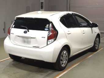 TOYOTA AQUA 2015 Image 2
