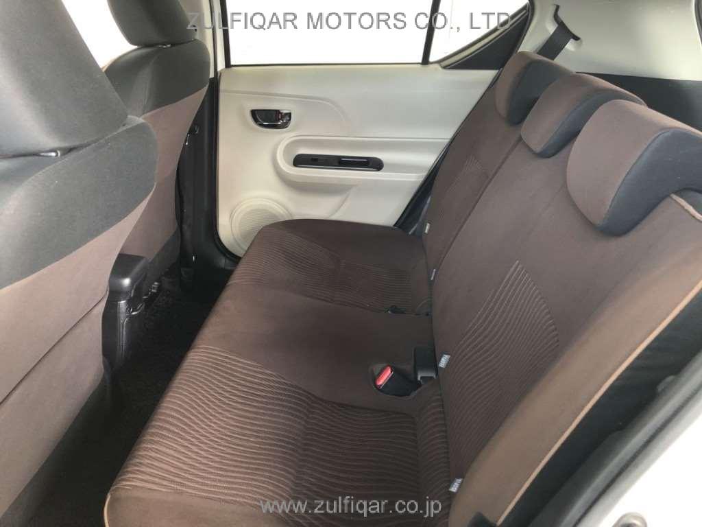 TOYOTA AQUA 2014 Image 8