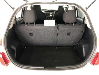 TOYOTA VITZ 2014 Image 9