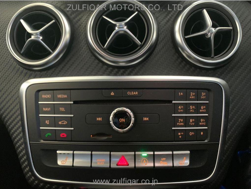 MERCEDES BENZ A CLASS 2018 Image 20