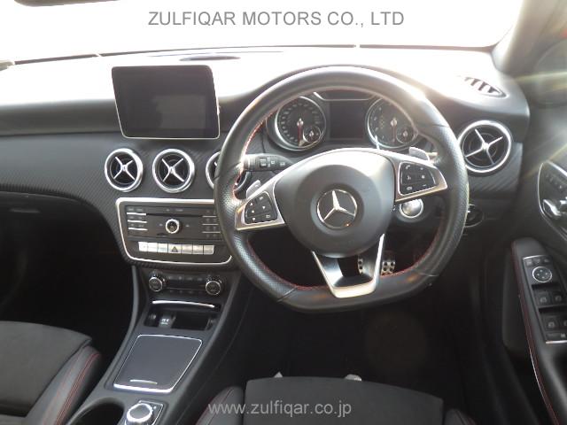 MERCEDES BENZ A CLASS 2018 Image 21