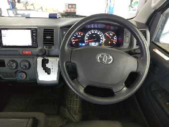 TOYOTA HIACE 2018 Image 8