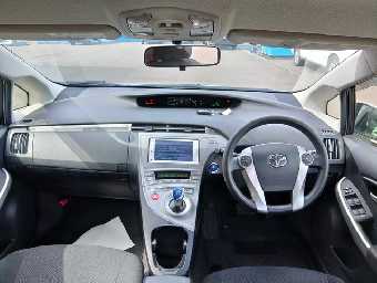 TOYOTA PRIUS PHV 2013 Image 9