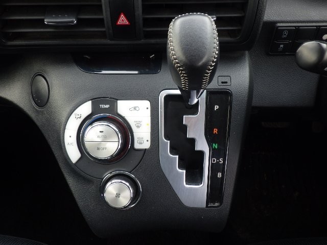 TOYOTA SIENTA 2017 Image 19