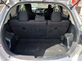 TOYOTA VITZ 2018 Image 11