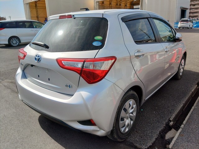 TOYOTA VITZ 2018 Image 20