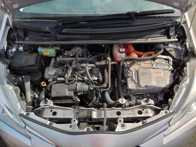 TOYOTA VITZ 2018 Image 24