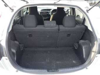 TOYOTA VITZ 2018 Image 7