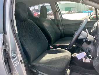 TOYOTA VITZ 2018 Image 9