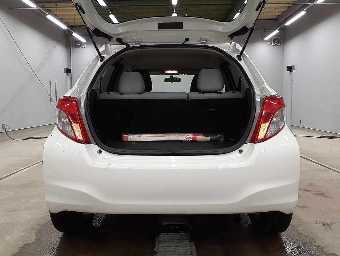 TOYOTA VITZ 2011 Image 11