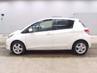 TOYOTA VITZ 2011 Image 4