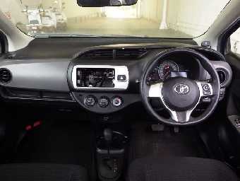 TOYOTA VITZ 2014 Image 4
