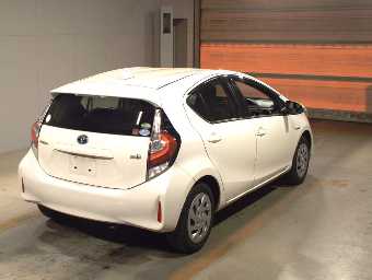 TOYOTA AQUA 2018 Image 2