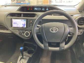 TOYOTA AQUA 2018 Image 6