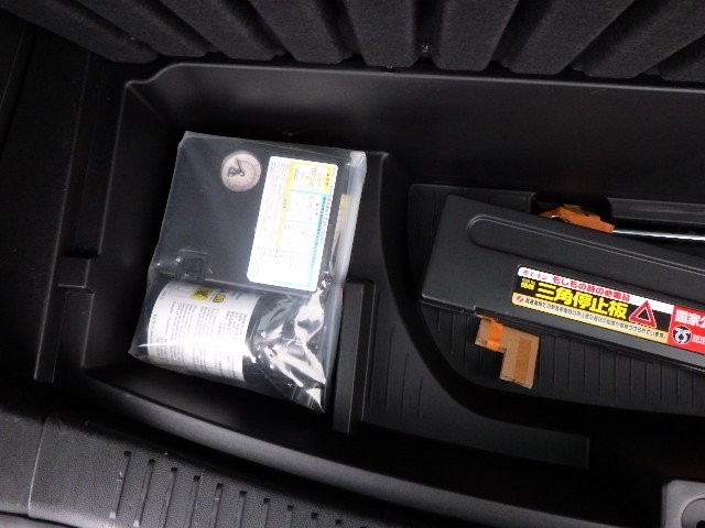 MAZDA PREMACY 2017 Image 33