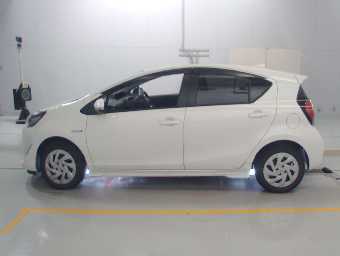 TOYOTA AQUA 2018 Image 4