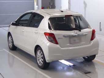 TOYOTA VITZ 2012 Image 6
