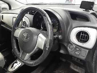 TOYOTA VITZ 2012 Image 7