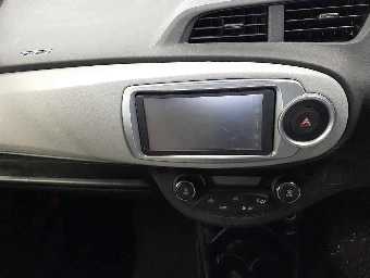 TOYOTA VITZ 2012 Image 9