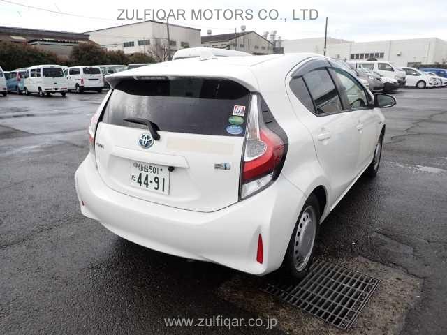 TOYOTA AQUA 2018 Image 2