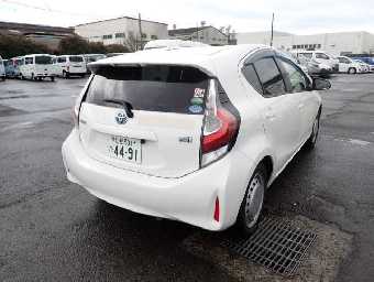 TOYOTA AQUA 2018 Image 2