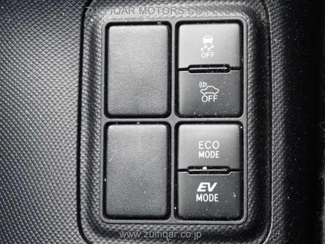 TOYOTA AQUA 2018 Image 9