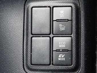 TOYOTA AQUA 2018 Image 6