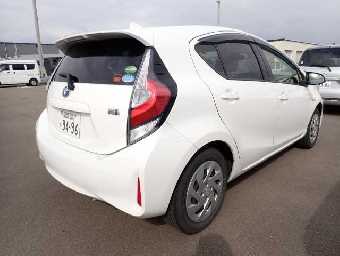 TOYOTA AQUA 2018 Image 2