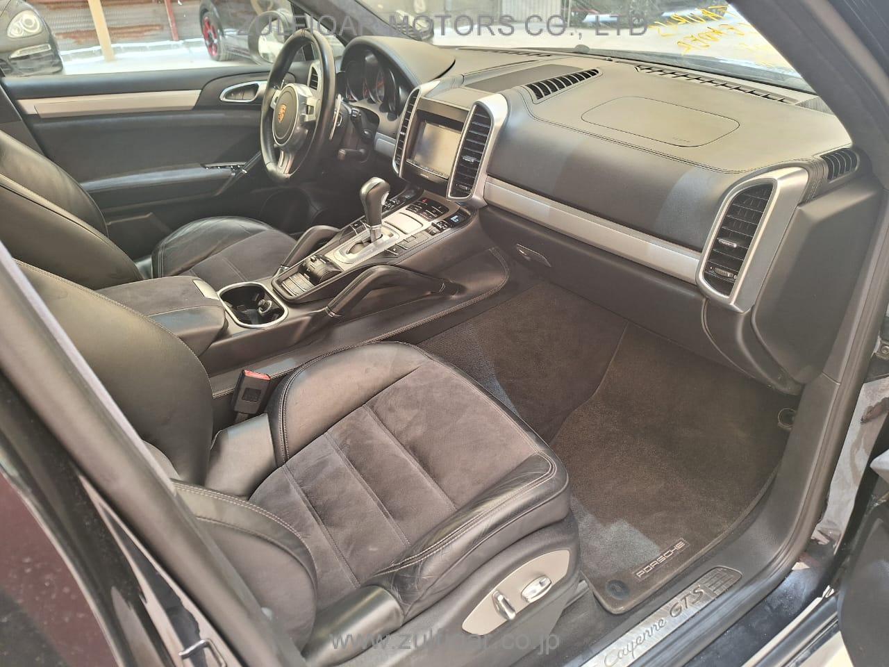 PORSCHE CAYENNE 2012 Image 20