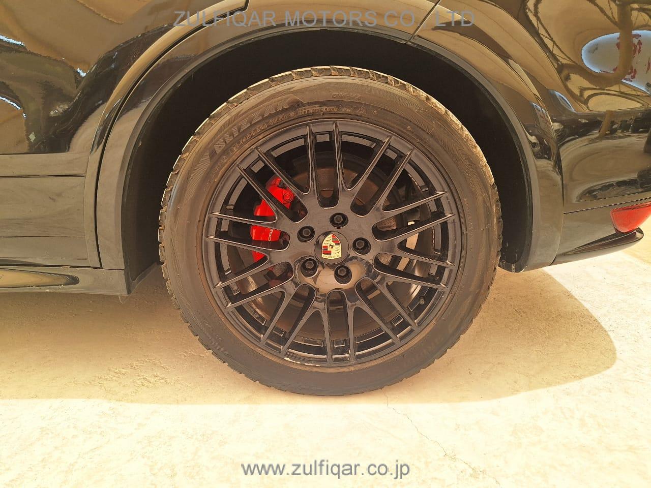 PORSCHE CAYENNE 2012 Image 24