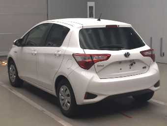 TOYOTA VITZ 2020 Image 4