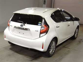 TOYOTA AQUA 2018 Image 2