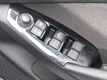 MAZDA AXELA 2018 Image 12