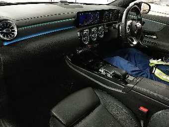 MERCEDES BENZ A CLASS 2018 Image 3