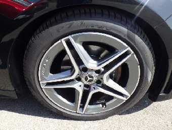 MERCEDES BENZ A CLASS 2018 Image 16