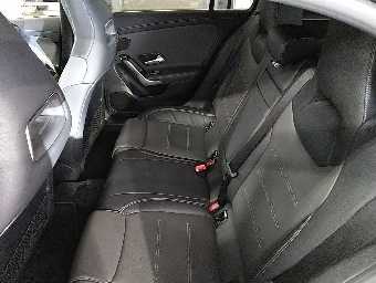 MERCEDES BENZ A CLASS 2018 Image 6
