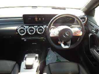 MERCEDES BENZ A CLASS 2018 Image 7
