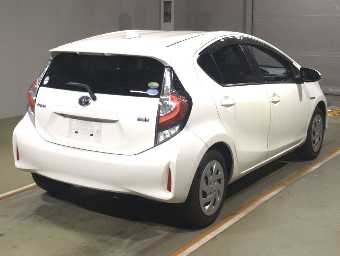 TOYOTA AQUA 2018 Image 2
