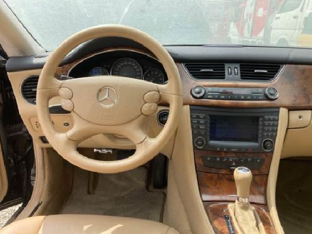 MERCEDES BENZ CLS CLASS 2005 Image 23
