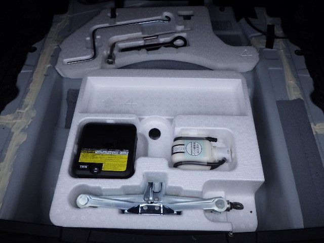 TOYOTA COROLLA AXIO 2018 Image 19