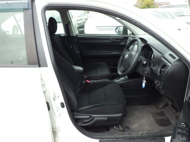 TOYOTA COROLLA AXIO 2018 Image 23