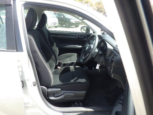 TOYOTA COROLLA AXIO 2018 Image 32