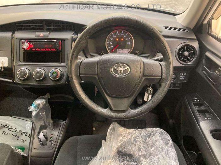 TOYOTA COROLLA AXIO 2018 Image 6