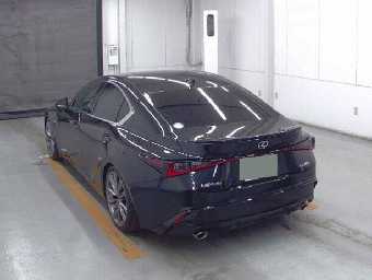LEXUS IS 2021 Image 2