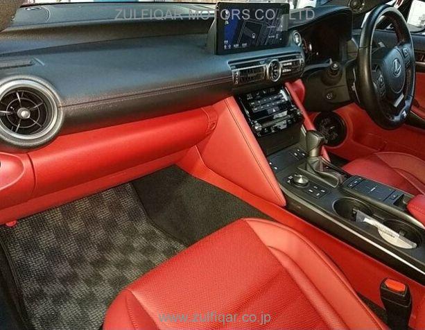 LEXUS IS 2021 Image 3