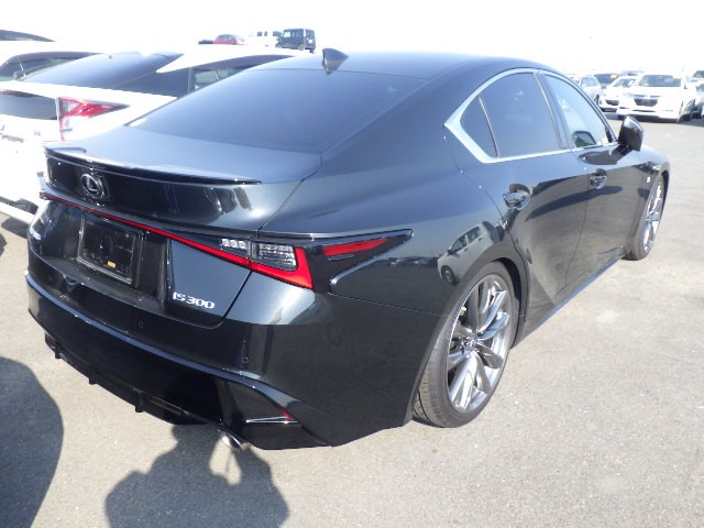 LEXUS IS 2021 Image 21