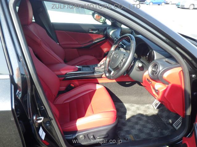 LEXUS IS 2021 Image 9